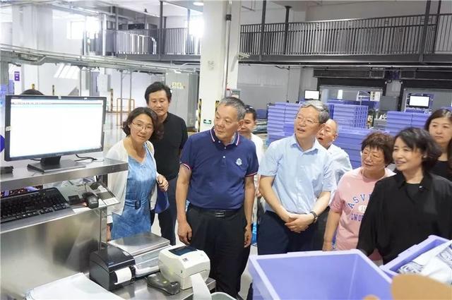 聚焦 | 楊紀朝、夏令敏赴安莉芳山東工業園拜訪紡織之光捐贈人鄭敏泰